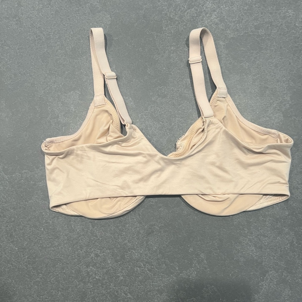 Wacoal Front Closure Cream Lace Trim Bra - Picture 4 of 7